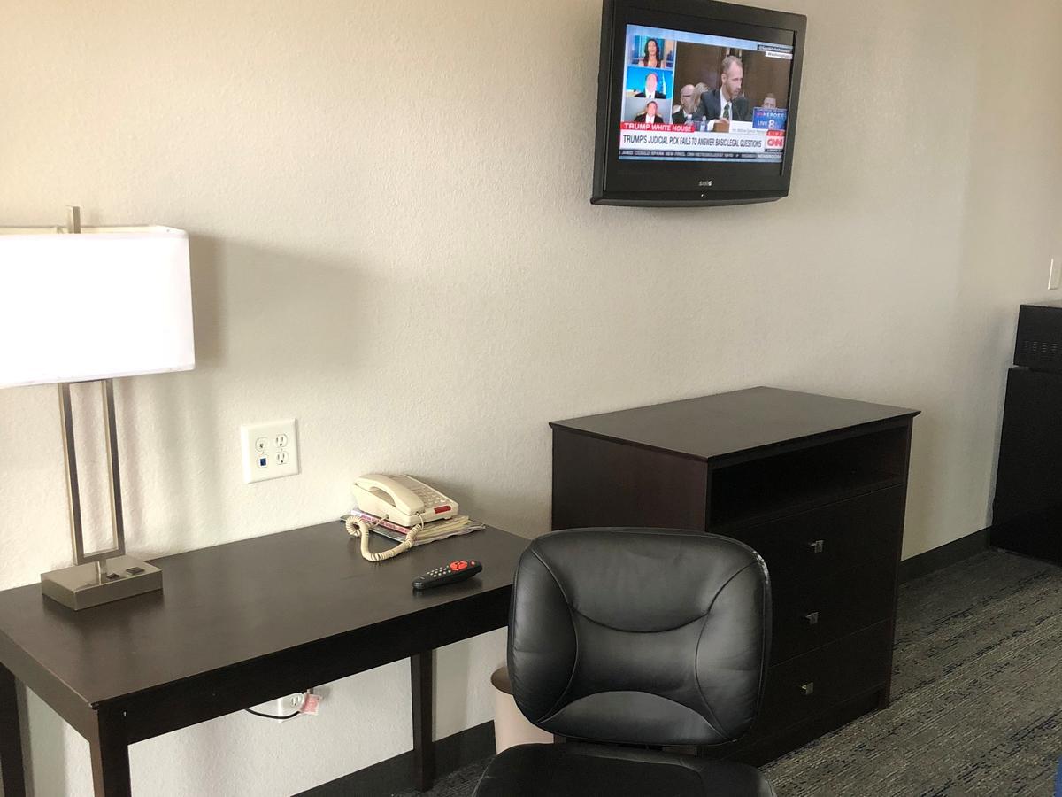 Executive Inn And Suites Joaquin מראה חיצוני תמונה
